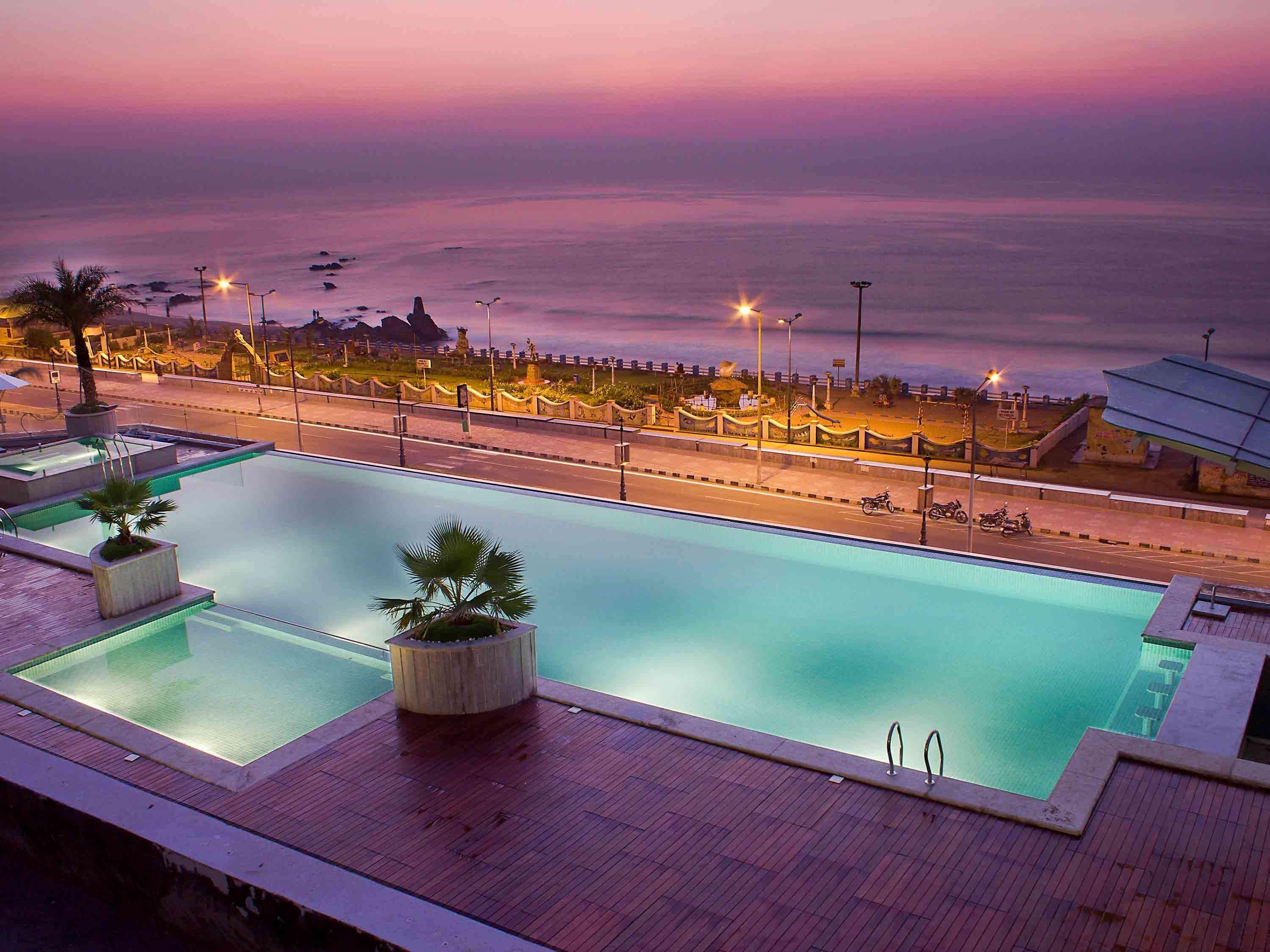 Novotel Visakhapatnam Varun Beach Экстерьер фото The swimming pool at the hotel