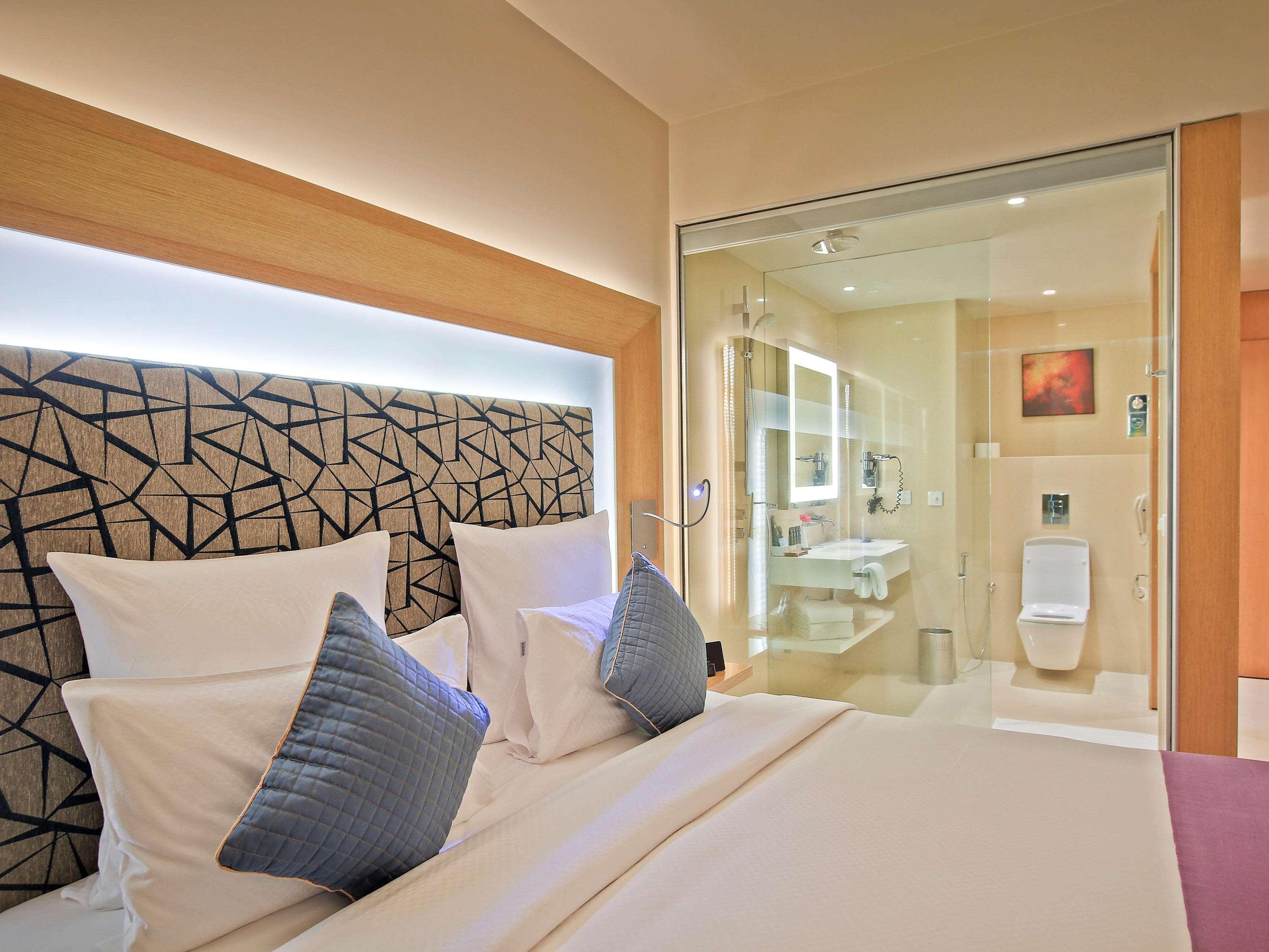 Novotel Visakhapatnam Varun Beach Экстерьер фото A room at the hotel