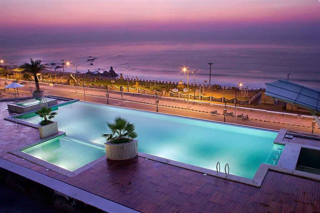 Novotel Visakhapatnam Varun Beach Экстерьер фото The swimming pool at the hotel