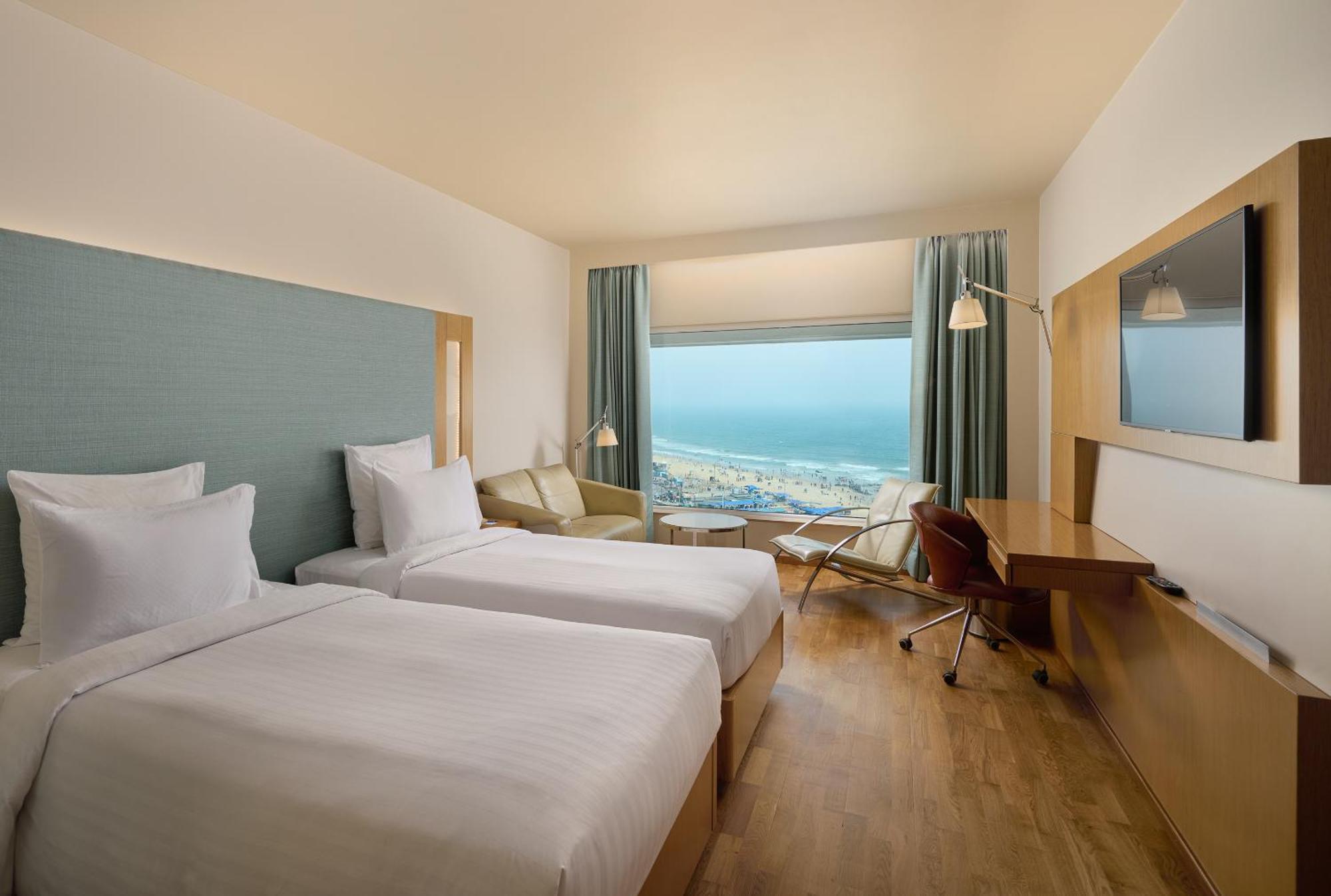 Novotel Visakhapatnam Varun Beach Экстерьер фото A room at the hotel