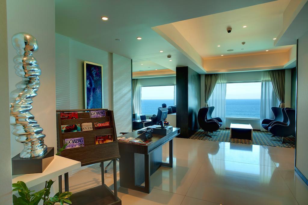 Novotel Visakhapatnam Varun Beach Экстерьер фото The interior of the club