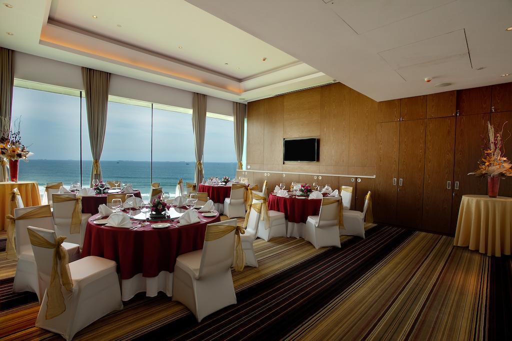 Novotel Visakhapatnam Varun Beach Экстерьер фото The Club Lounge