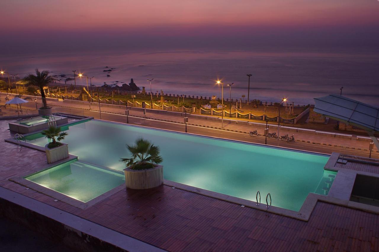 Novotel Visakhapatnam Varun Beach Экстерьер фото The swimming pool at the hotel