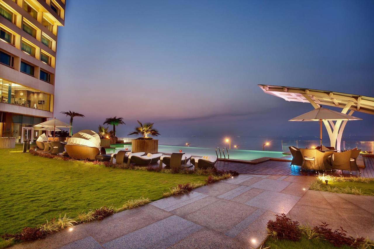 Novotel Visakhapatnam Varun Beach Экстерьер фото The swimming pool at the hotel